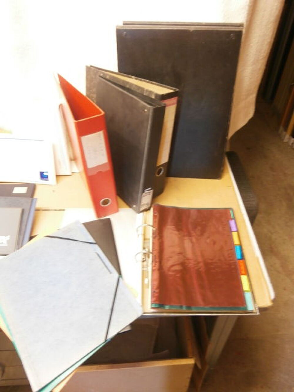 Fournitures scolaires, de bureaux, classeurs divers formats Bricolage