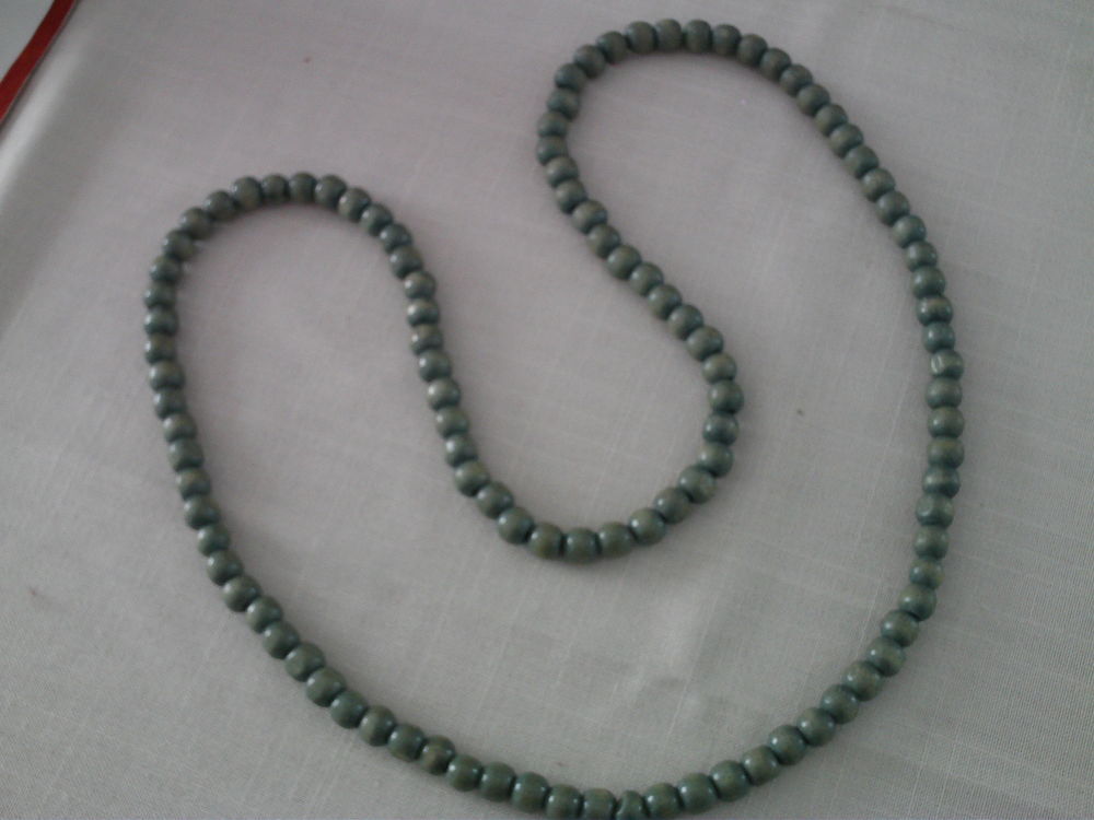 Vieux sautoir perles de bois vert N&deg; 1102 Bijoux et montres