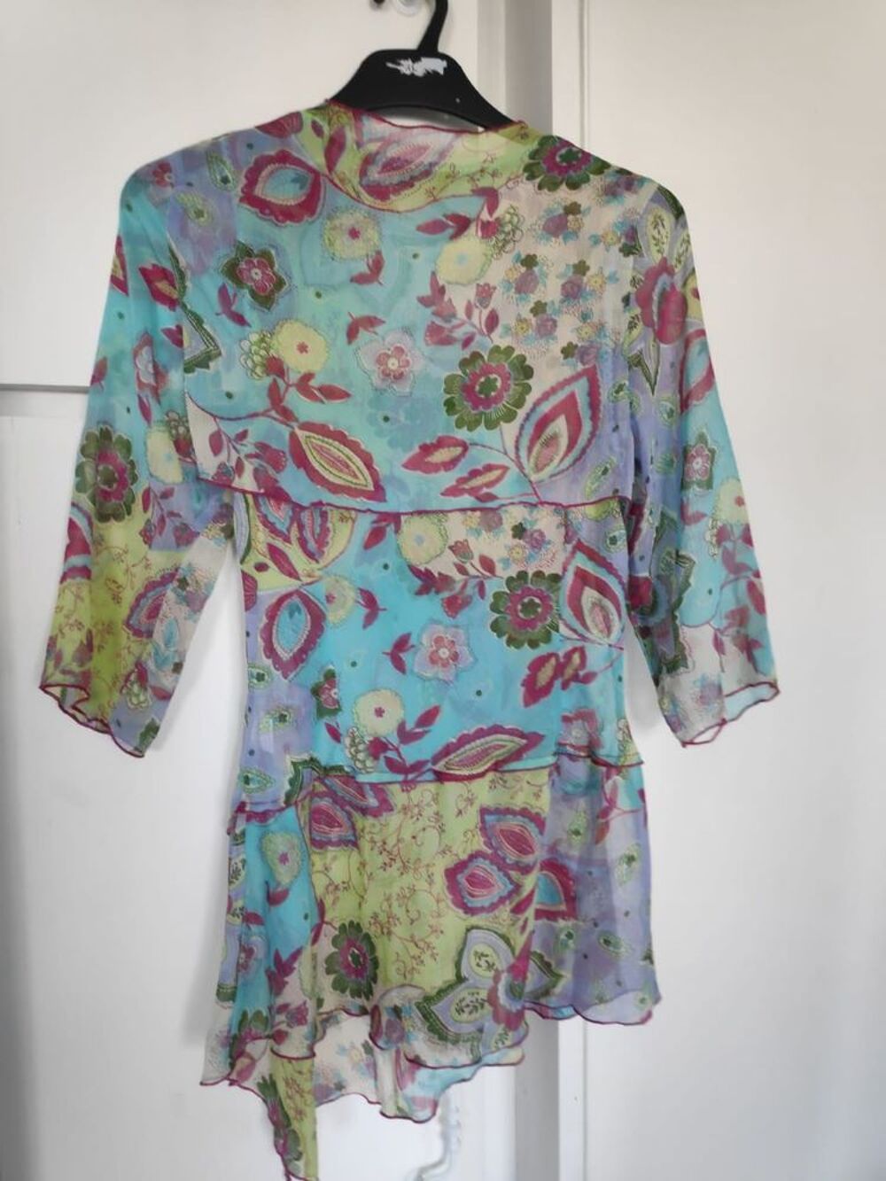 Joli haut avec bol&eacute;ro fleuri Vêtements