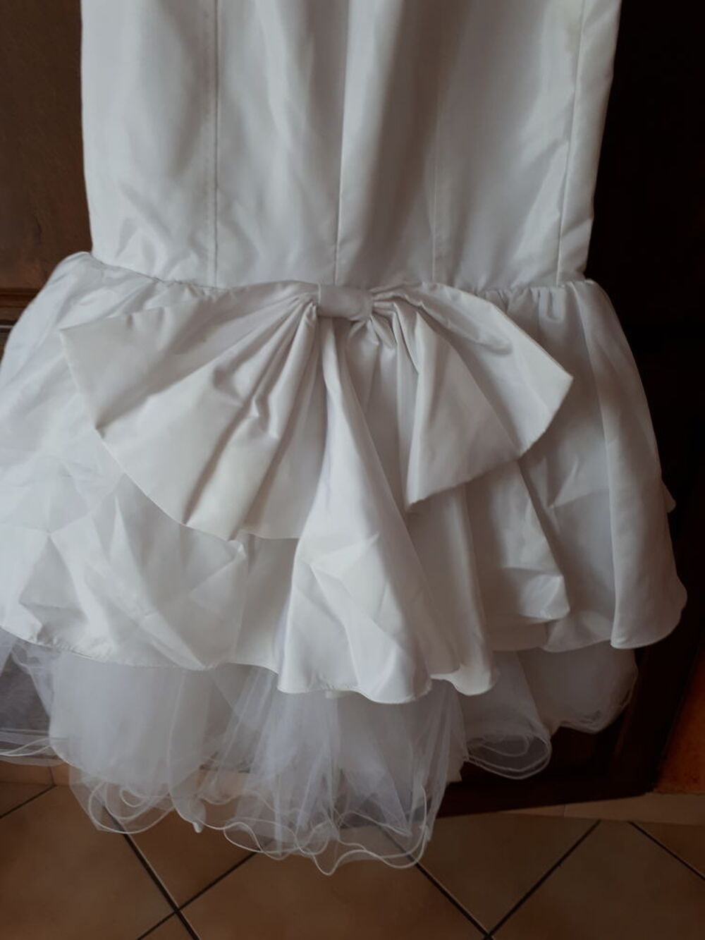 Robe de mari&eacute;e et ses accessoires romantiques Vêtements