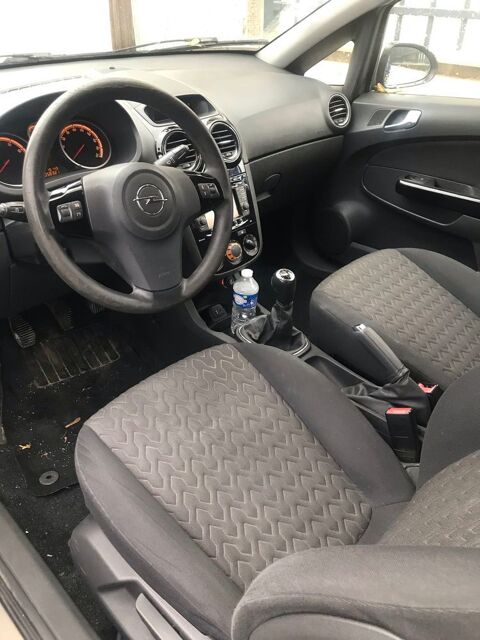 Opel corsa 1.2 essence