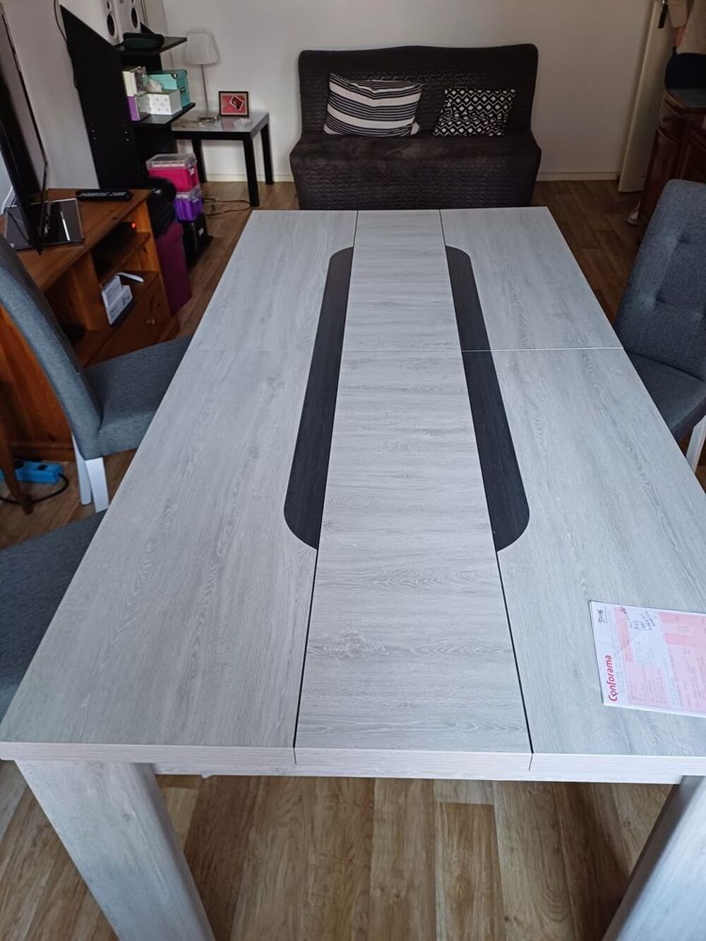 table salle &agrave; manger avec quatre chaises Meubles
