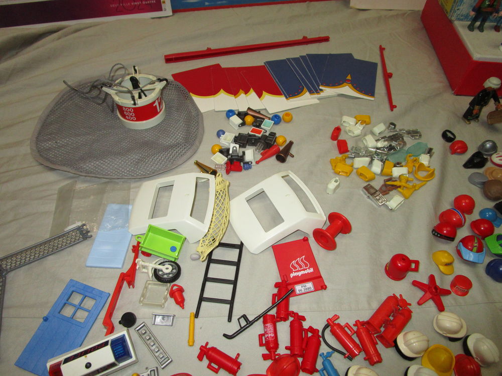GROS LOT ACCESSOIRES PLAYMOBIL Jeux / jouets