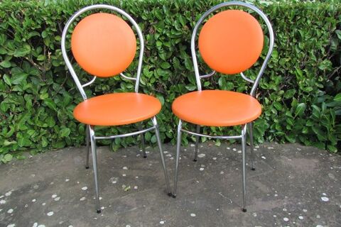 Paire de chaises vintages oranges 180 Paris 15 (75)