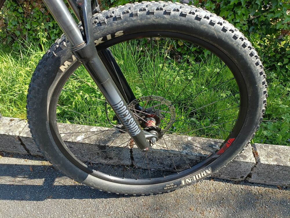 VTT tr&egrave;s bon &eacute;tat Vélos