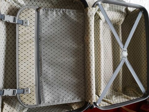 Valise �  coque tr�s rigide 30 La Rochelle (17)