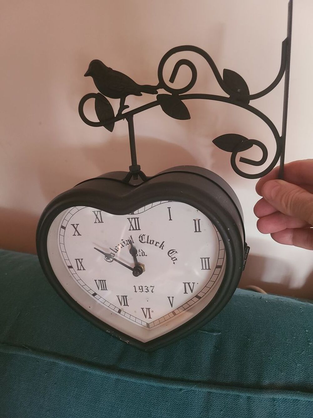 Horloge double face &agrave; suspendre Décoration