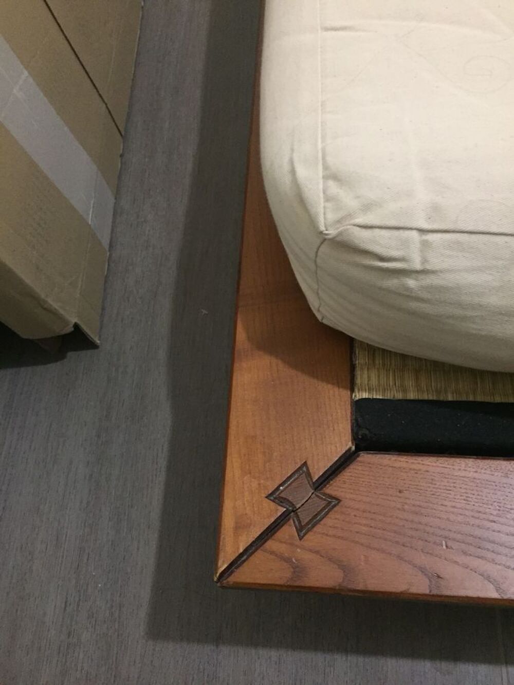 Lit FUTON BOIS MASSIF + Table de nuit + Tatamis
Meubles