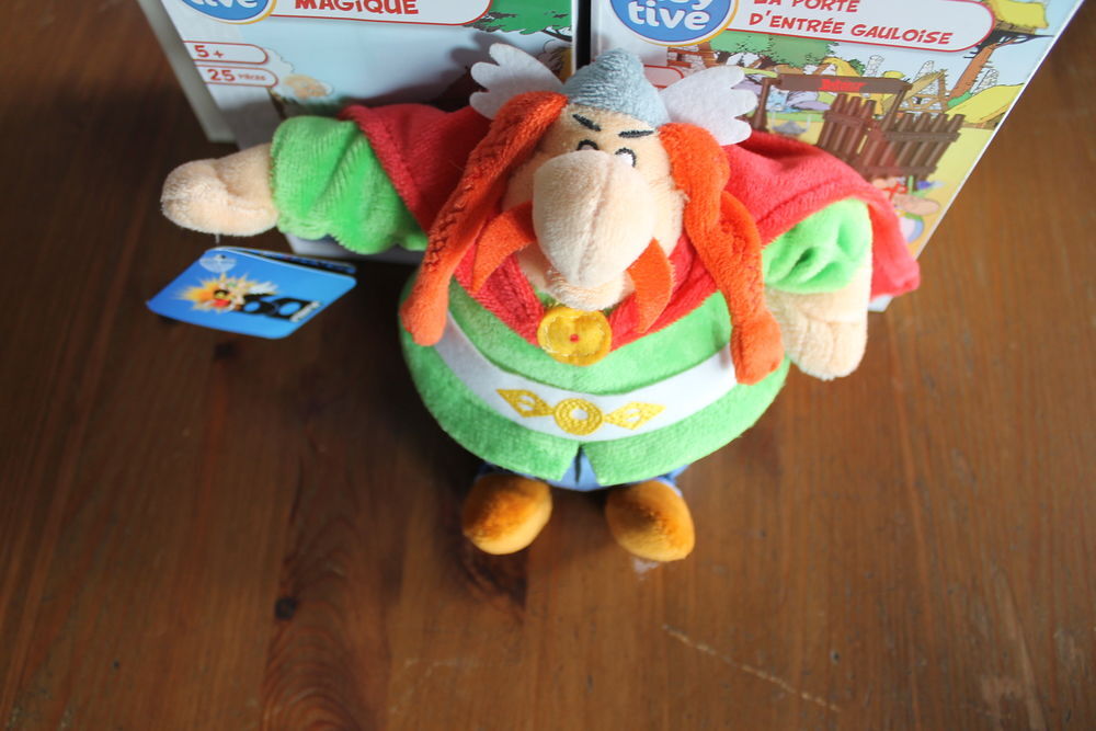 Coffret 2 jeux de cartes Ast&eacute;rix+2 btes de lego+3 peluches Jeux / jouets