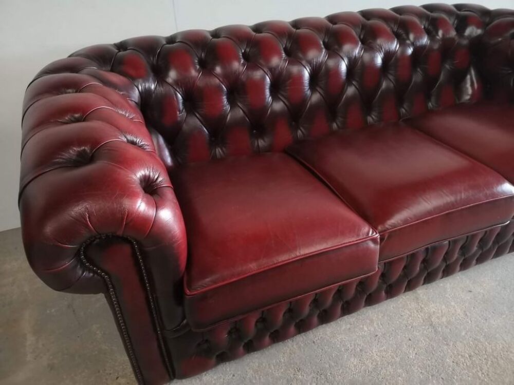 Canap&eacute; chesterfield cuir rouge trois places Meubles