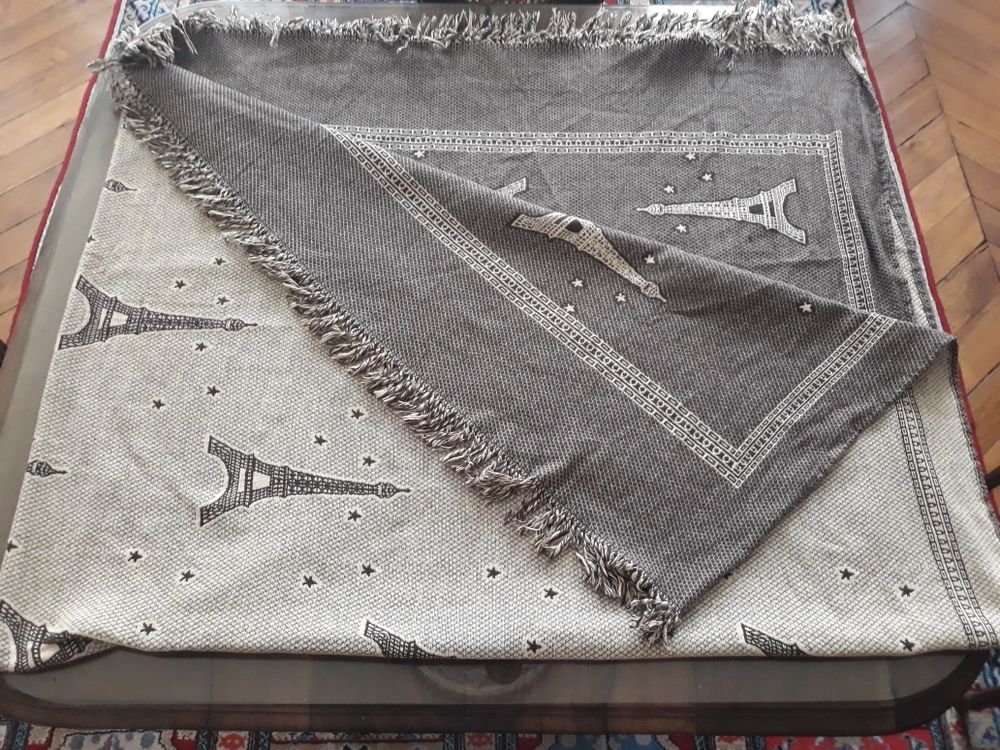 plaid tour Eiffel 220 x 180 (faire offre) Décoration