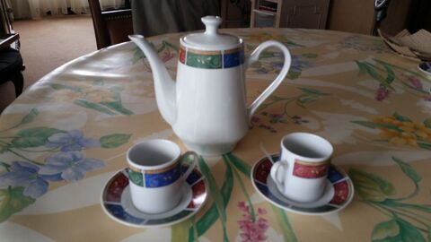 Service à café tasses,soucoupes et cafetière 20 Paris 13 (75)