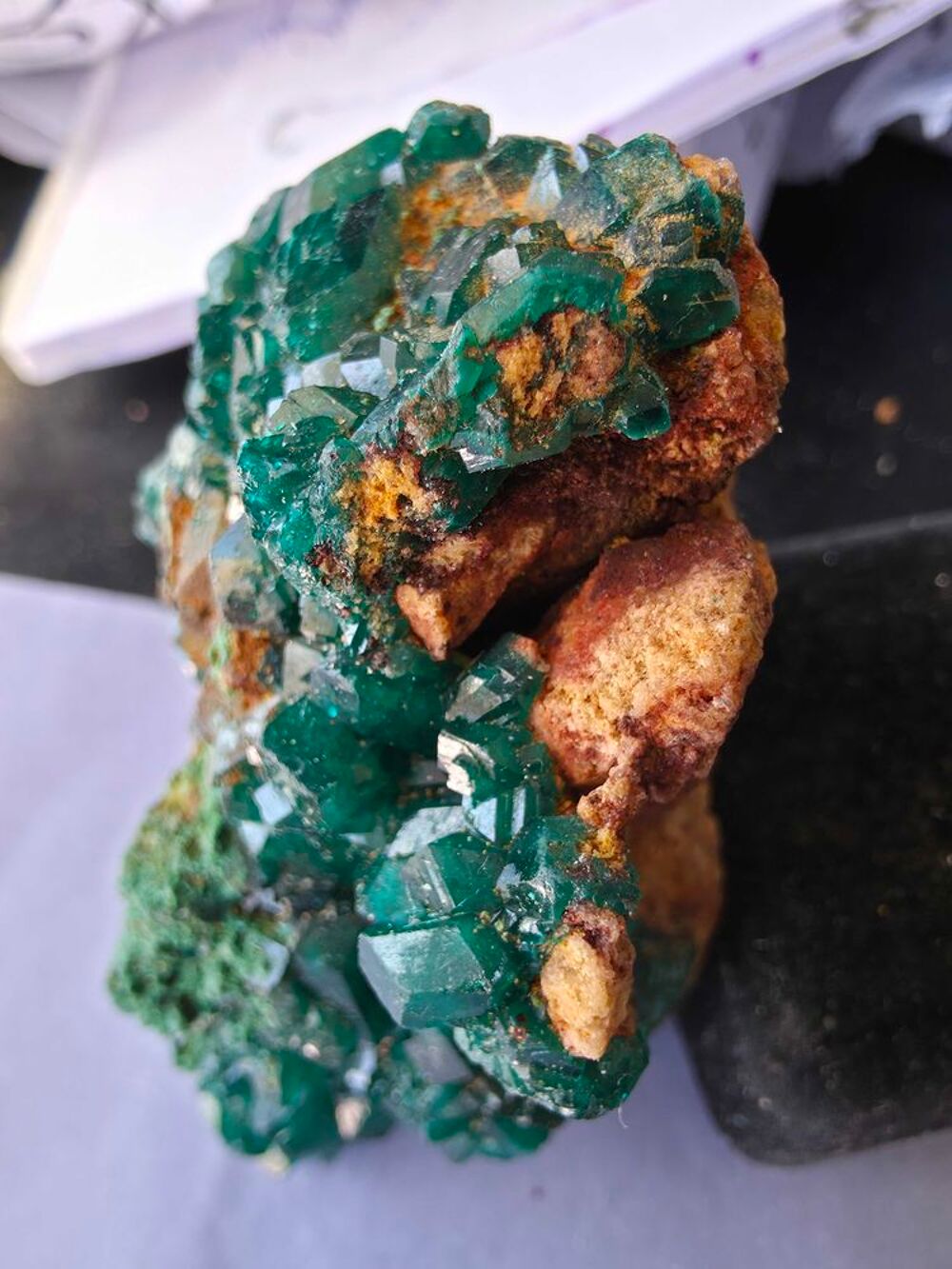 Superbe Sp&eacute;cimen de Dioptase sur Matrice-Congo RDC 