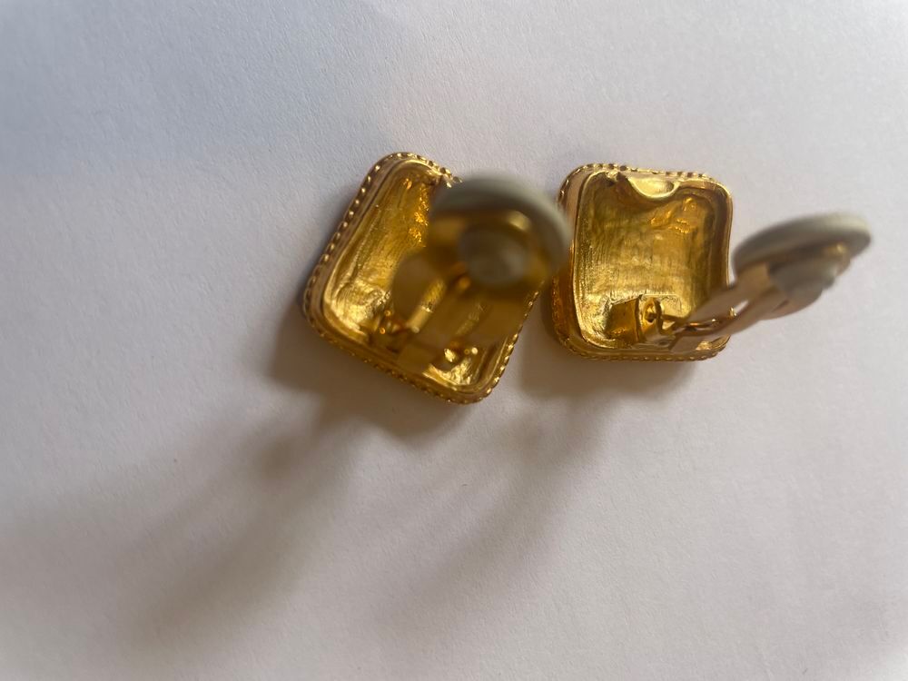 BO Boucles d'Oreilles carr&eacute; avec liser&eacute; SR grav&eacute; dor&eacute; RYKIEL Bijoux et montres