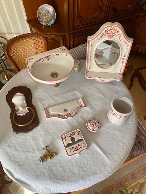 Lave main vintage peint  la main avec ses accessoires 800 Rambouillet (78)