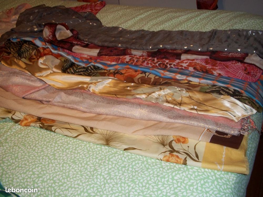 GANTS ECHARPES FOULARDS Vêtements
