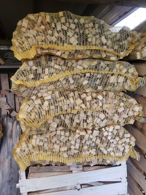 Petit  bois d,allumage pour chemin�e,insert.
6 Saint-Nicolas-de-la-Taille (76)