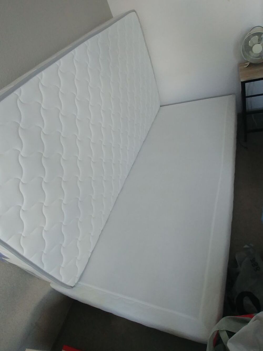 Lit simple (matelas+sommier) 90&times;190 en tr&egrave;s bon &eacute;tat Meubles