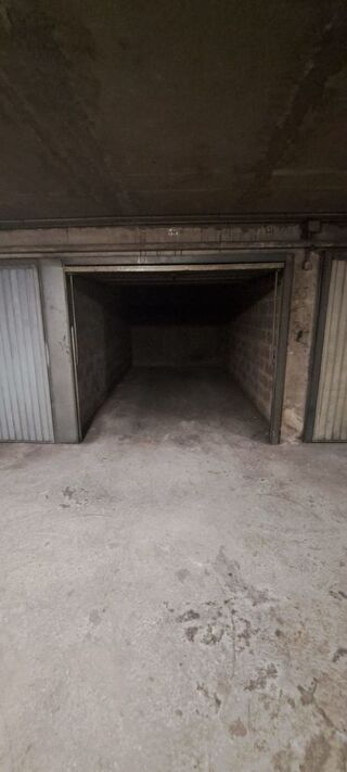  Parking / Garage � louer 12 m� Marseille