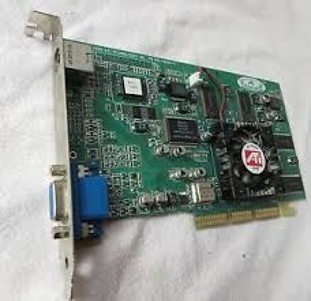 ATI Radeon 7200 Carte graphique Carte graphique 32Mo AGP Matériel informatique