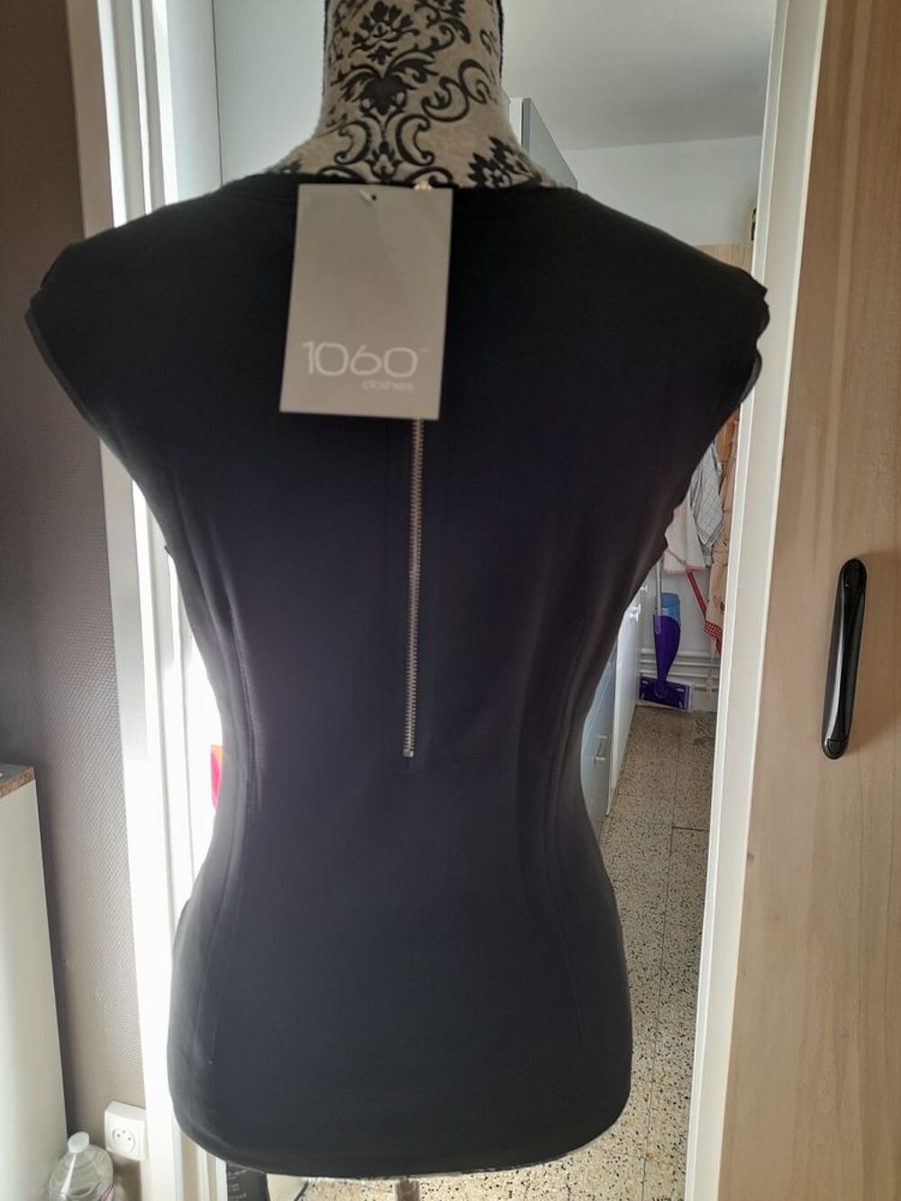 TOP NOIR sans manche tete de mort fluoresescente,NEUF 1060cl Vêtements