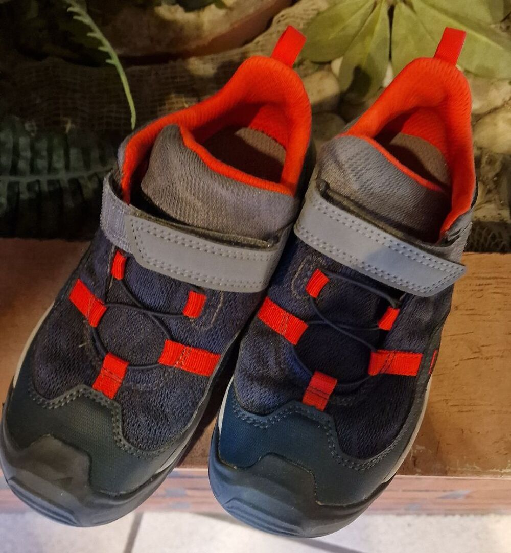 Chaussures de randonn&eacute;e pour enfants pointure 33,disponible Chaussures