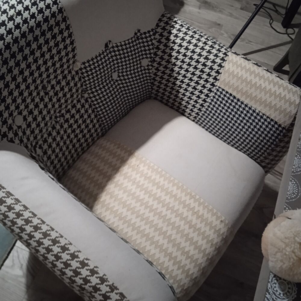Fauteuil ikea structure bois tons beige marron accoudoirs Meubles
