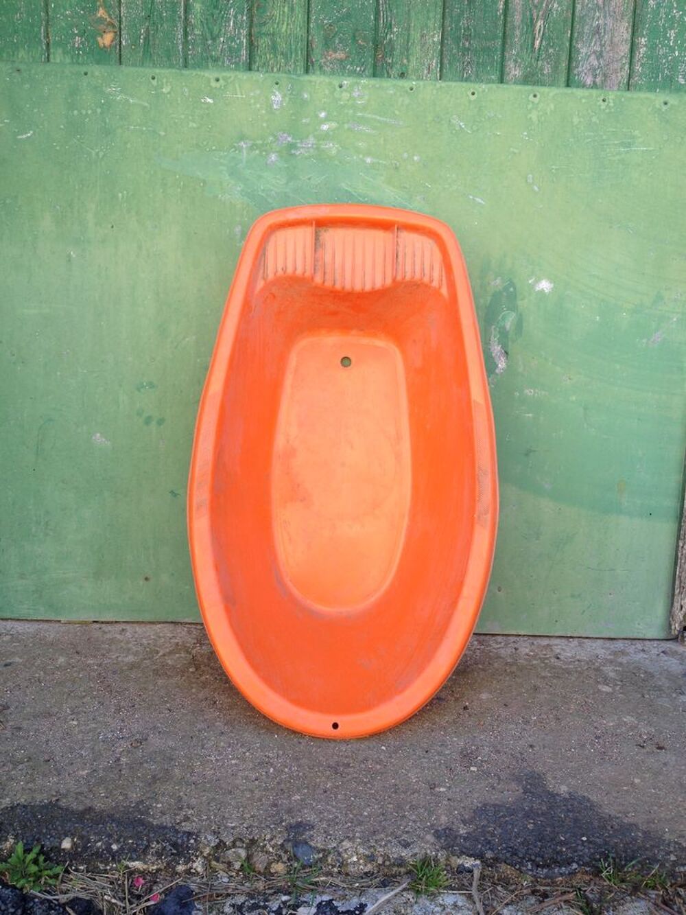 Ancienne baignoire pour b&eacute;b&eacute; de couleur orange Puériculture