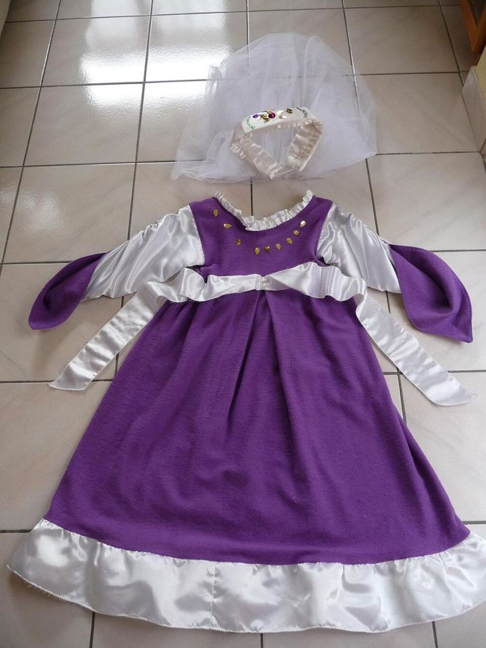 Robe Violette &amp; Blanche 6-8 ans + coiffe assortie Jeux / jouets