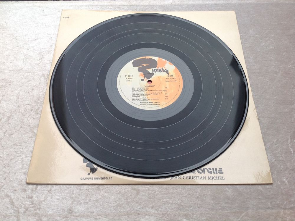 ARANJUEZ JEAN-CHRISTIAN MICHEL 33 TOURS Envoi possible
CD et vinyles
