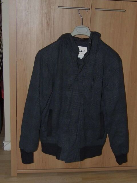 Blouson noir à capuche, homme, Taille M, TBE 9 Bagnolet (93)