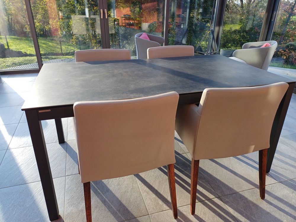 Table de salle &agrave; manger en c&eacute;ramique en tr&egrave;s bon &eacute;tat Meubles