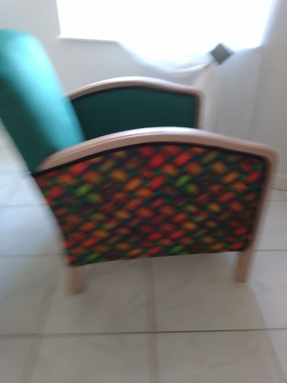 Fauteuil relook&eacute; a neuf tr&egrave;s bon &eacute;tat Photos/Video/TV