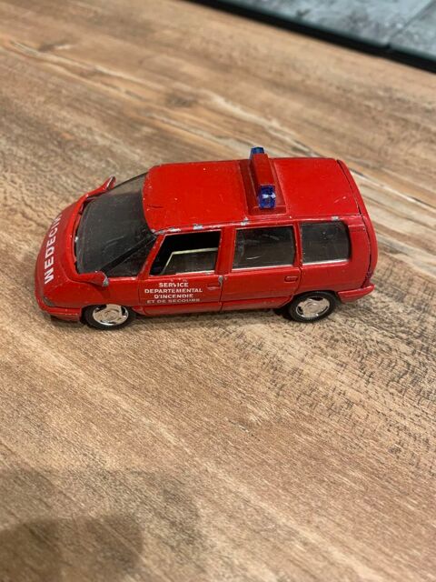 . Jouet miniature Solido v�hicule pompier  \'\' Renault espace  \'\' 4 Saleilles (66)