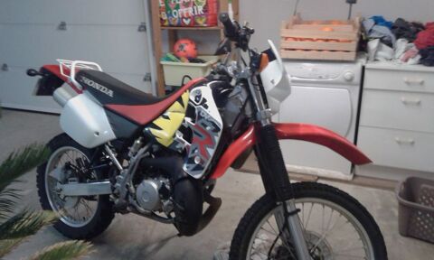 Moto HONDA 2000 occasion Peigney 52200