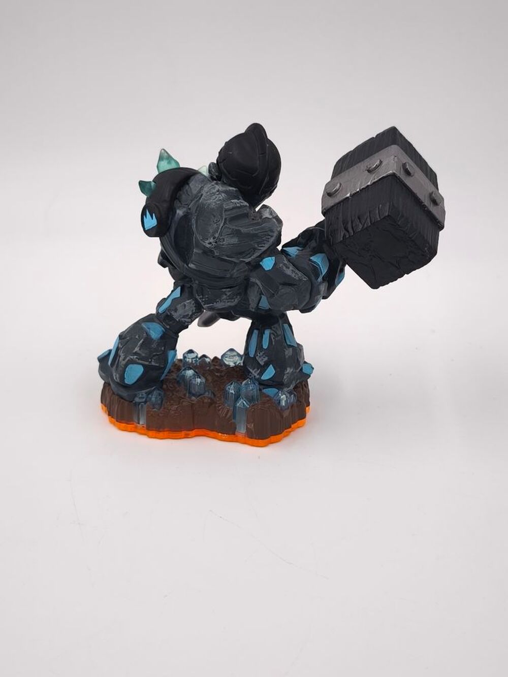 Figurine Skylanders Giants Crusher (Model 84515888) Consoles et jeux vidéos