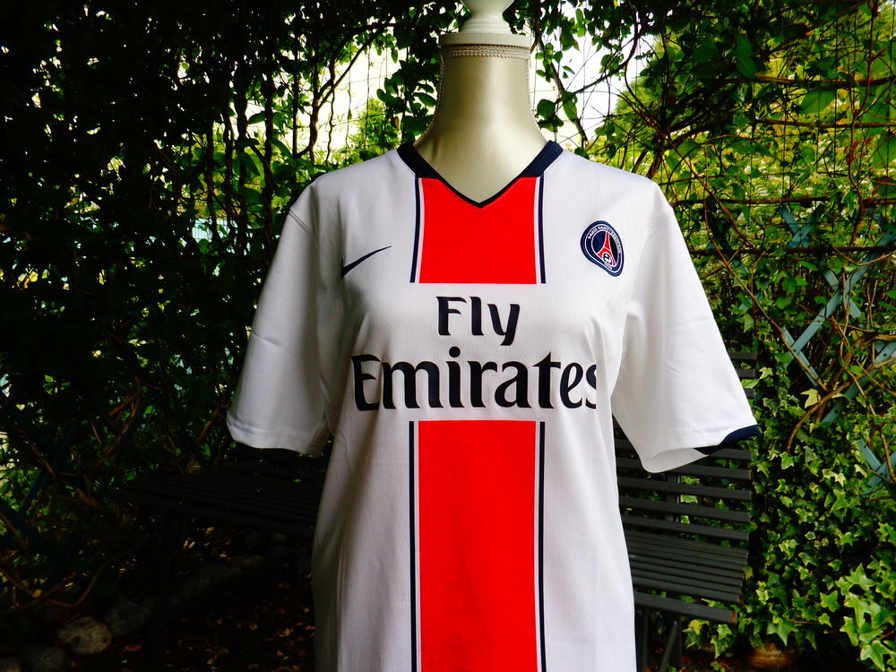 Maillot foot paris st germain nike. Vêtements