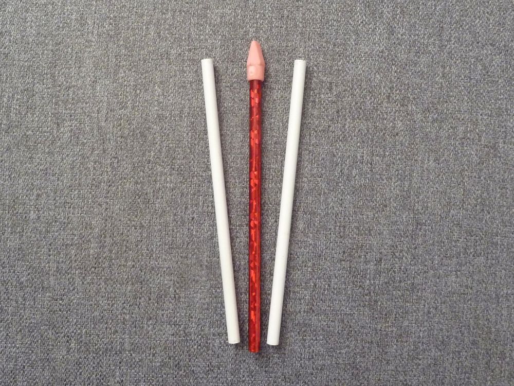 3 Crayons &agrave; Papier- 2 Blanc et 1 Rouge- Neuf Décoration