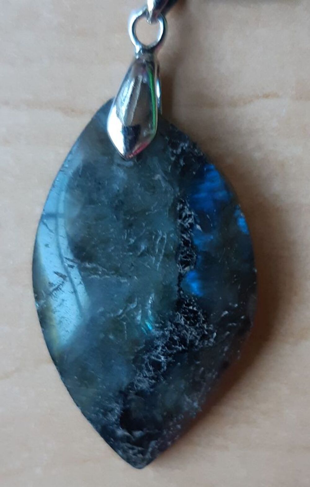 pendentif pierre Labradorite reflet bleu Bijoux et montres