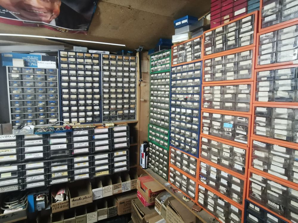 Stock de composants &eacute;lectroniques Audio et hifi