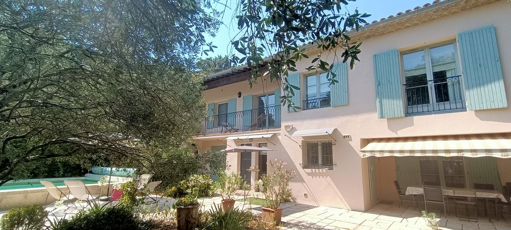 Vente Maison A Nîmes (Gard), vendons maison climatisée de 205 m² Nîmes