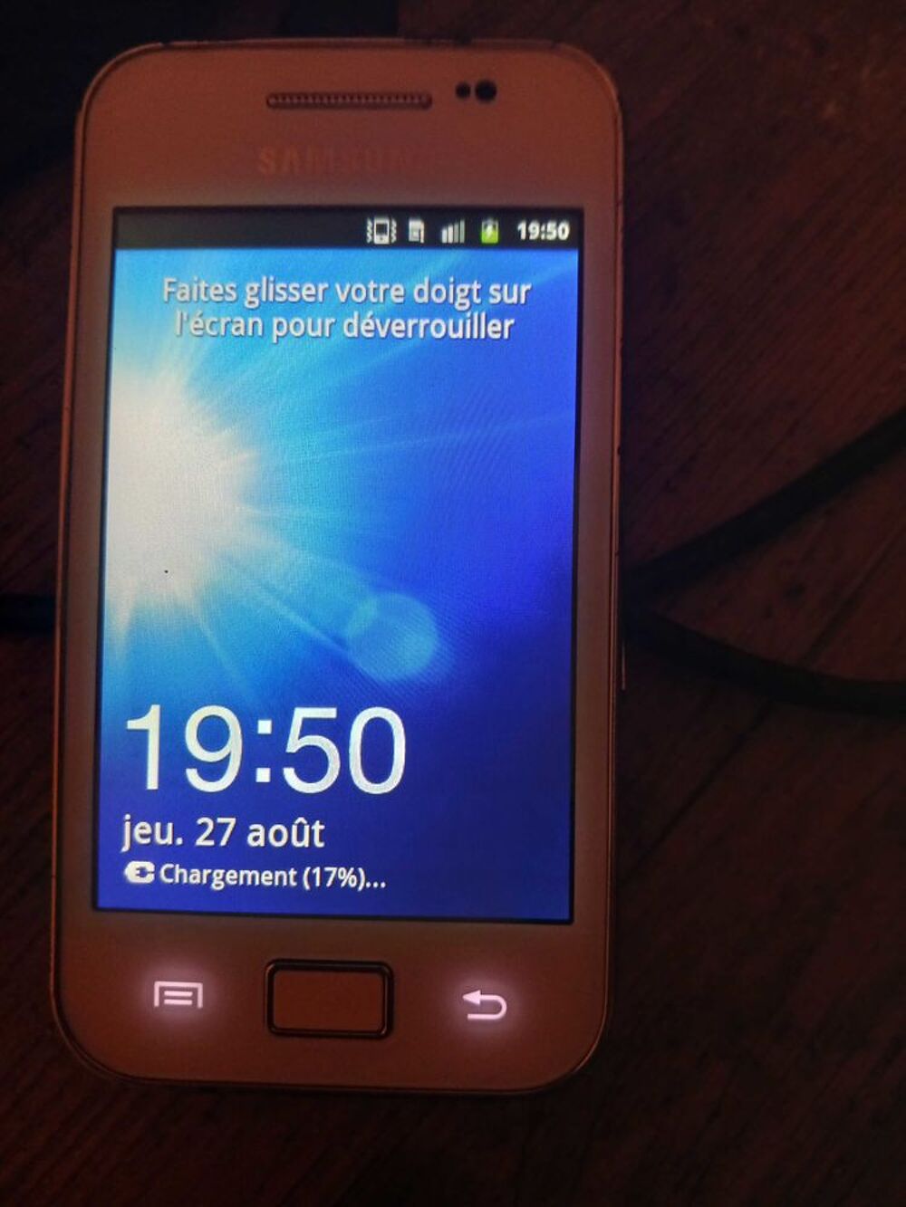 telephone fonctionnel samsumg avec chargeur pour appel et message et mms. Téléphones et tablettes