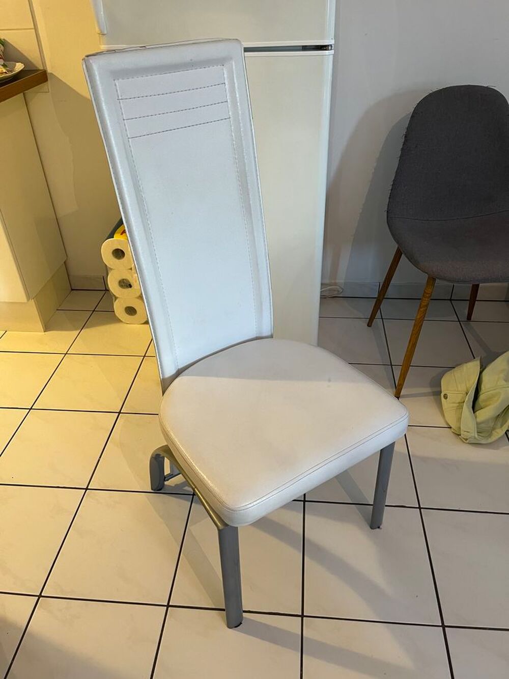 4 chaises de salle &agrave; manger Meubles