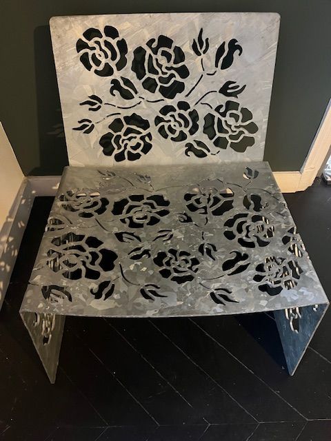 Fauteuil bas ajour� en m�tal ROCHEBOBOIS 1200 Bagnolet (93)
