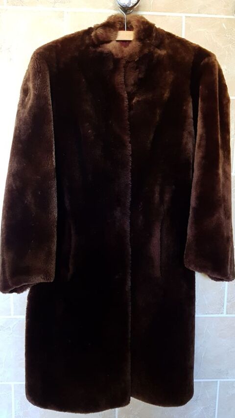 Manteau en fourrure (mouton dor�) 
250 Marignane (13)