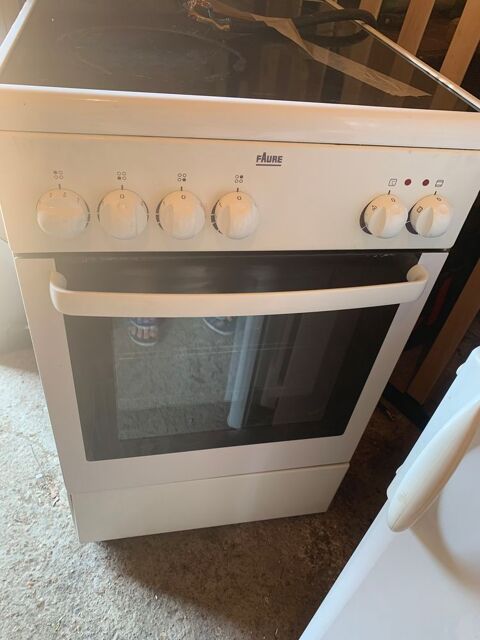 Cuisini�re vitroc�ramique 100 B�g�-la-Ville (01)