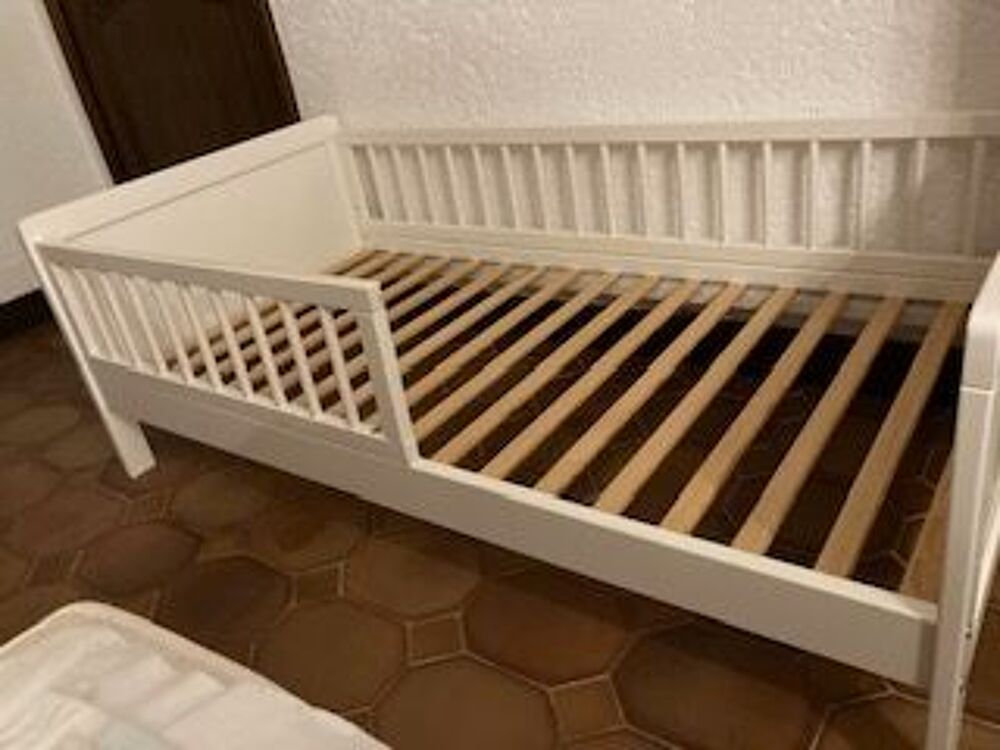 Lit enfant 140x70 cm en pin massif Mobilier enfants