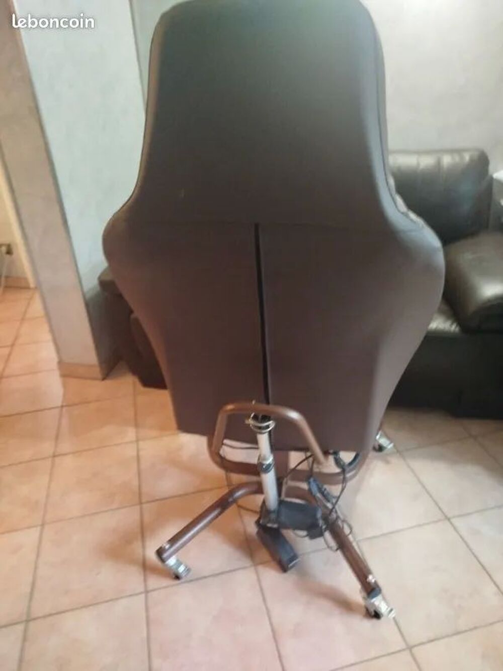 Fauteuil &eacute;lectrique marron
Meubles