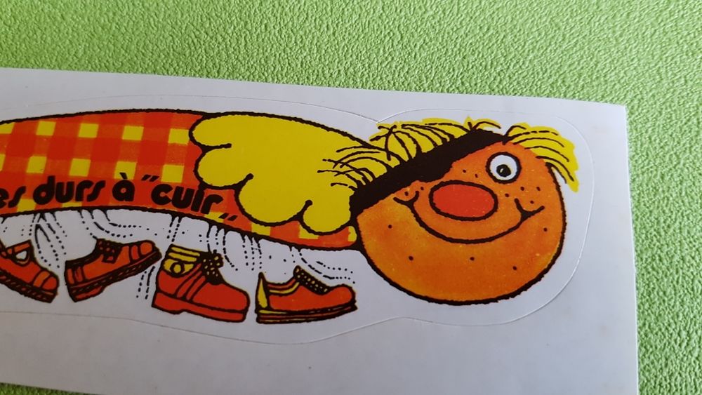 AUTOCOLLANTS LA CHENILLE 