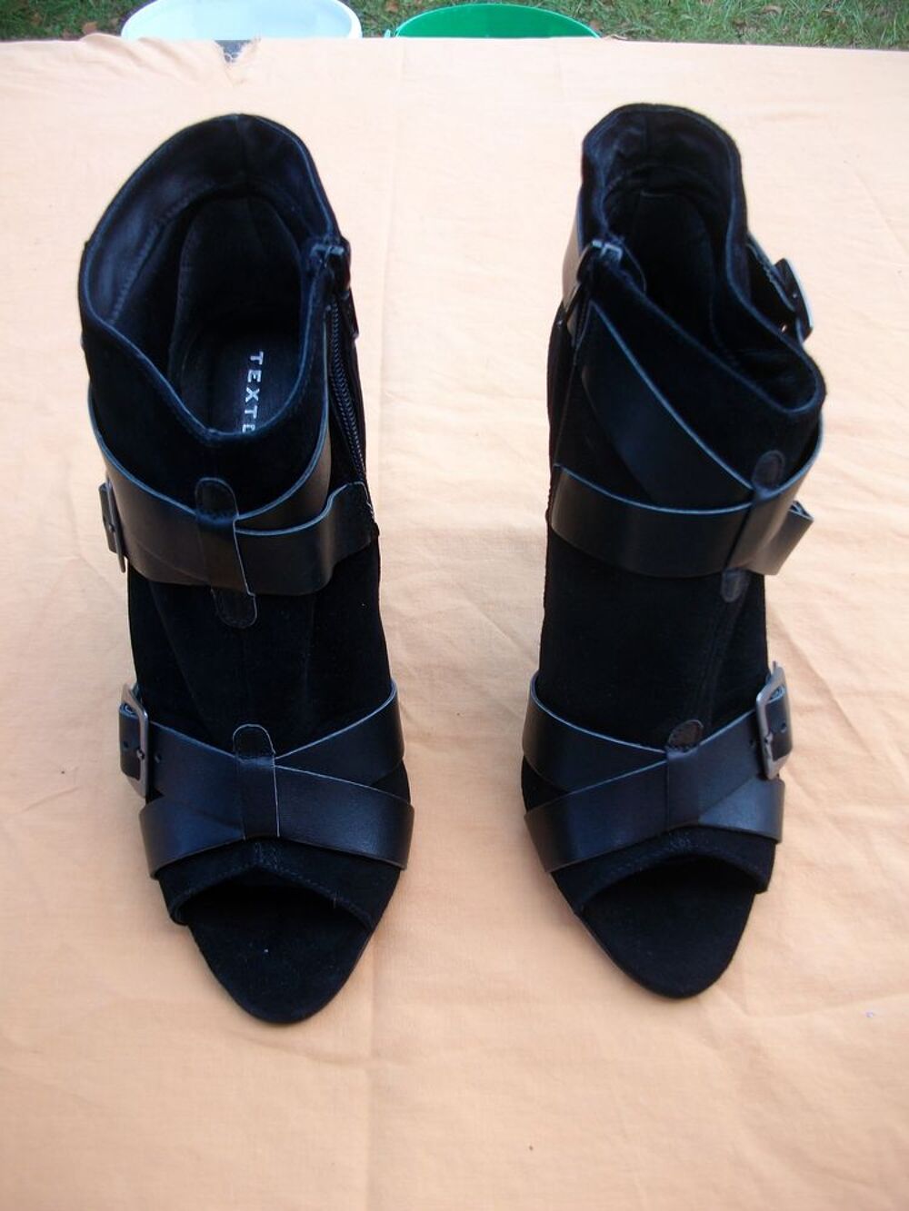 Escarpins/Botillons &agrave; bout ouvert Noir pt39 -neufs Chaussures